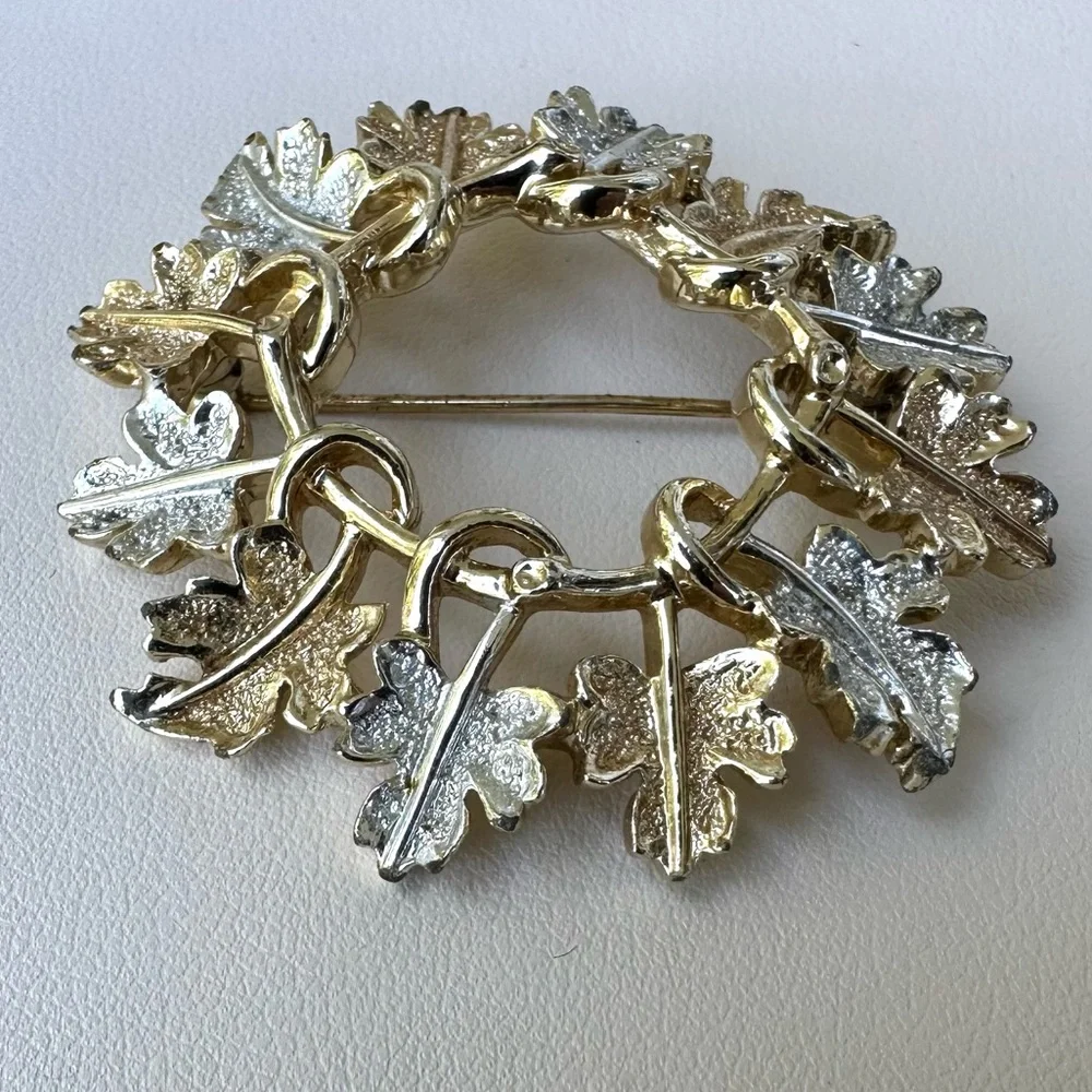 Vintage Sarah Coventry Gold and Silver Tone Circle Leaf Brooch Pin